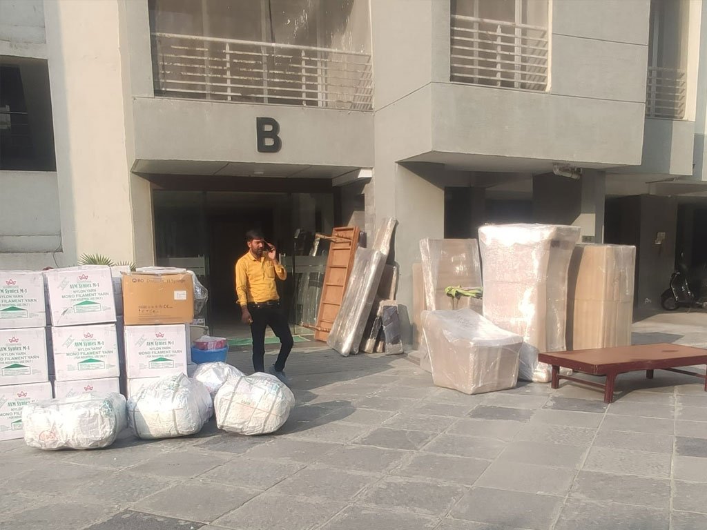 Safe Packers And Movers surat